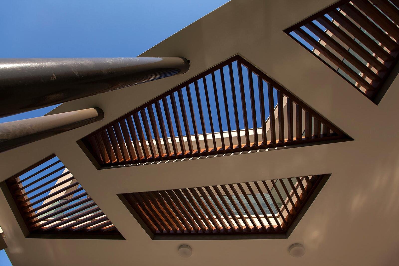 Designer Deckenkonstruktion modern – architektonisches Detail
