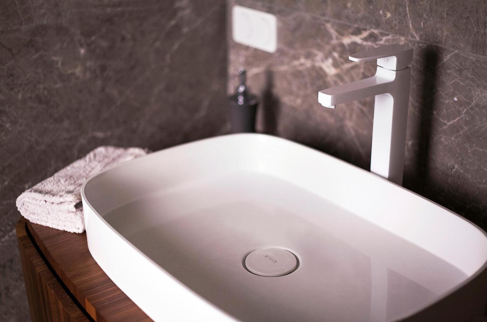 Marmor Waschbecken mit Designer-Armaturen – Luxus Bad BA
