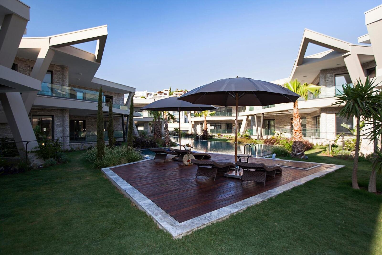 Villa Innenhof mit Pool – Wohndesign BA Interior Design