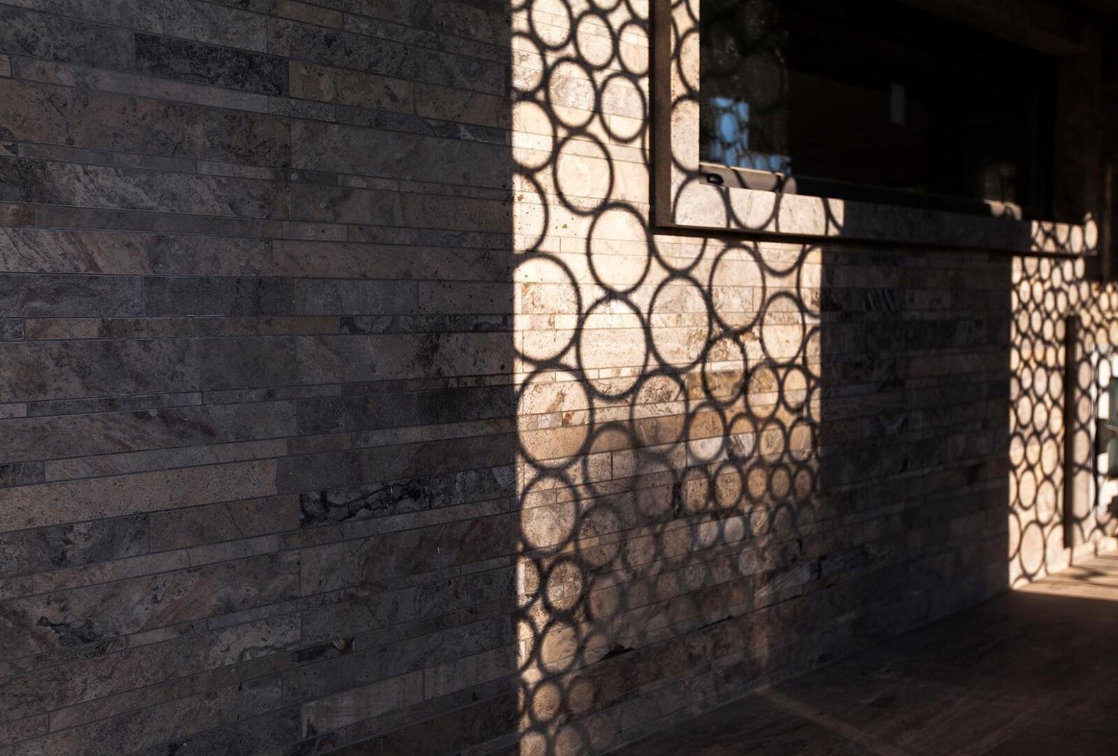 Natursteinfassade Detail – modernes Innendesign Material
