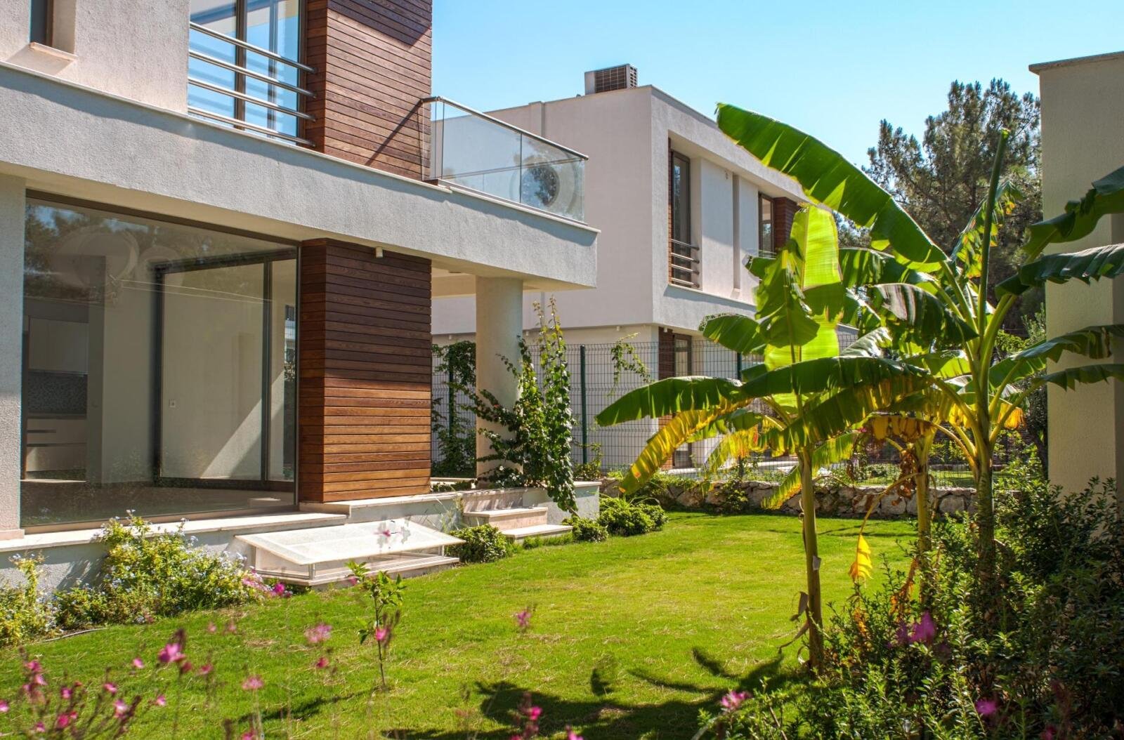 Amazon Häuser Konacık – moderne Villa mit Palme Wohnanlage