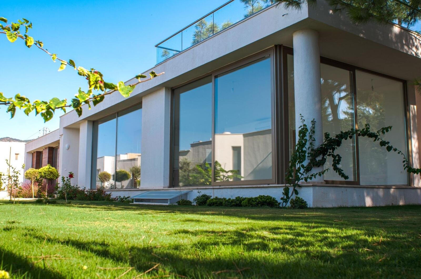 Amazon Häuser Bodrum – Villa mit Rasenfläche in Konacık