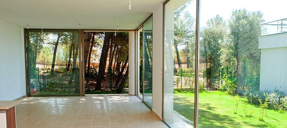 Amazon Häuser Bodrum – Innenraum mit Gartenblick Wohnung