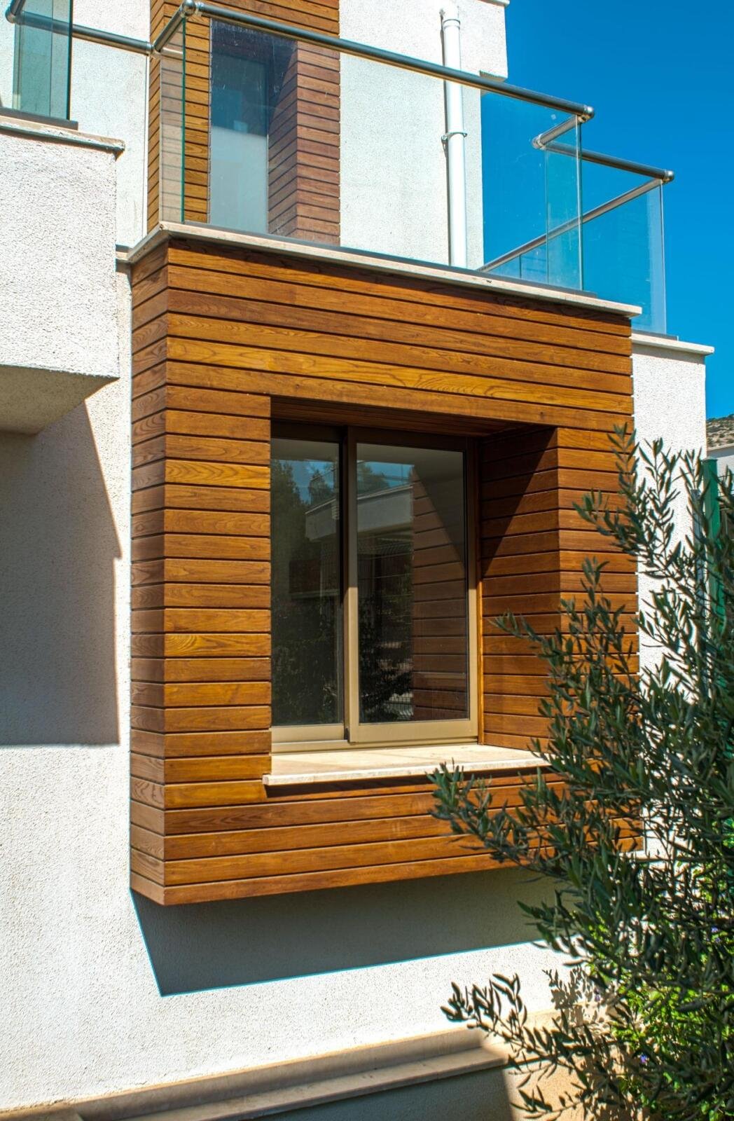 Amazon Häuser Bodrum – Villa Balkon mit Holzdetail Konacık