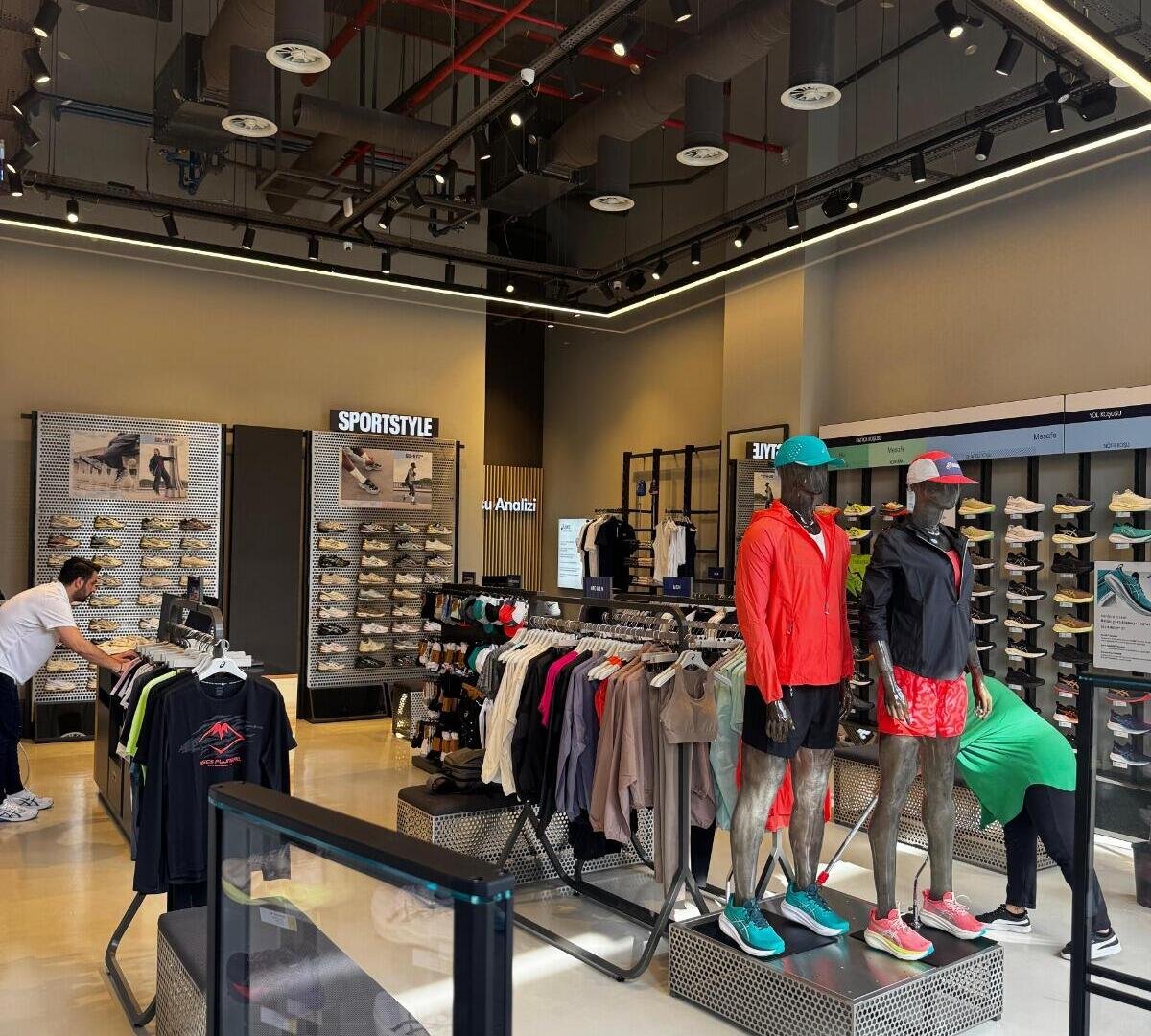 Asics Retail