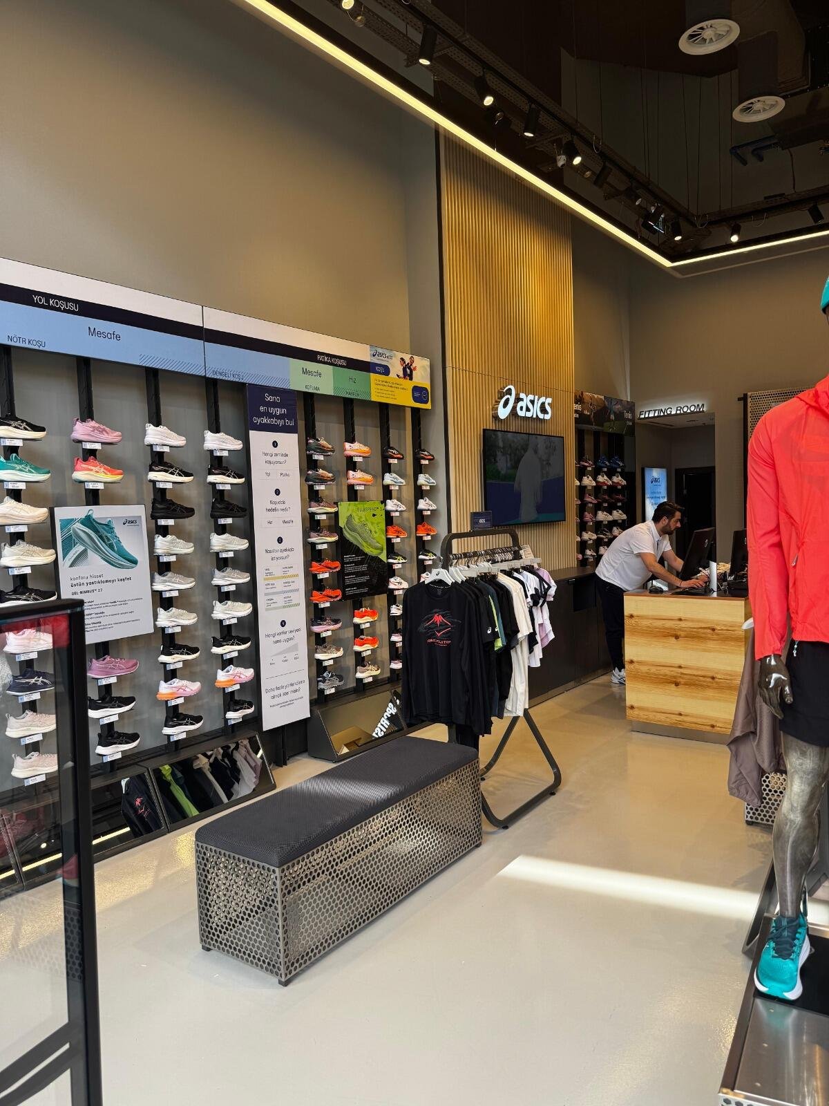 Ladenbau ASICS Istanbul – Store-Übersicht