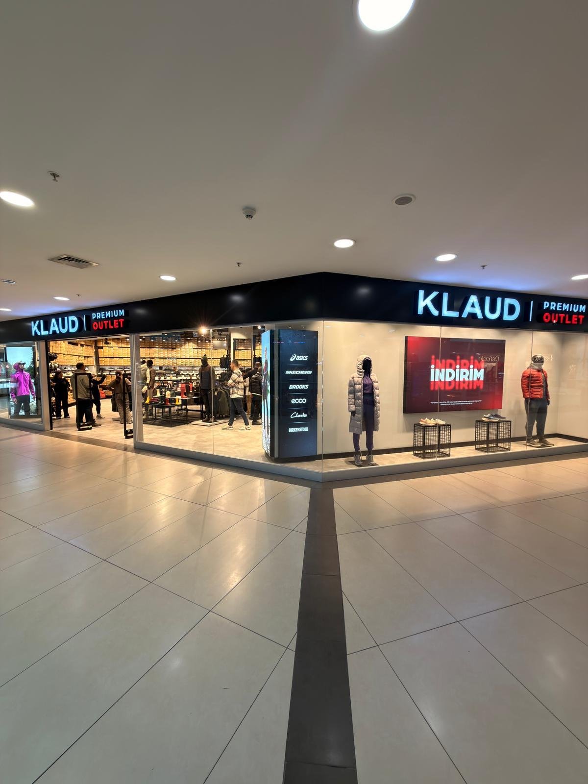 Ladenbau Klaud Istanbul – Eingang im Einkaufszentrum