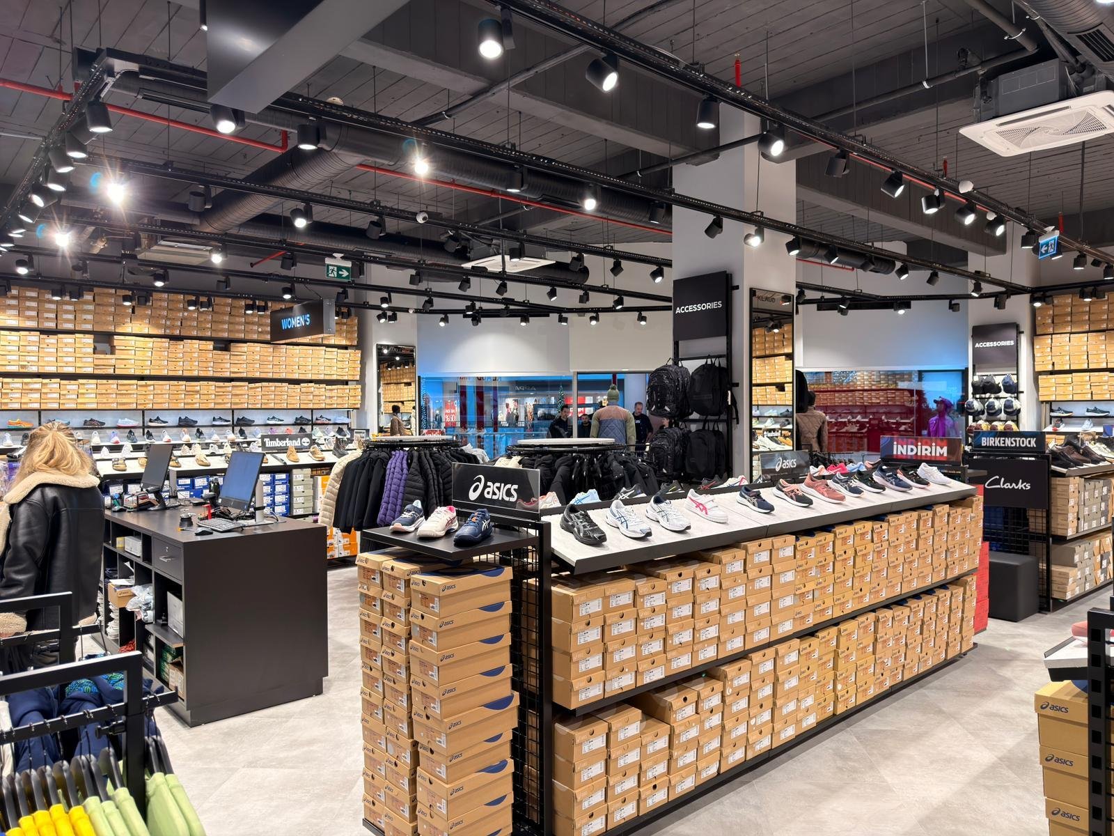 Ladenbau Klaud Istanbul – Store-Übersicht 300 m²