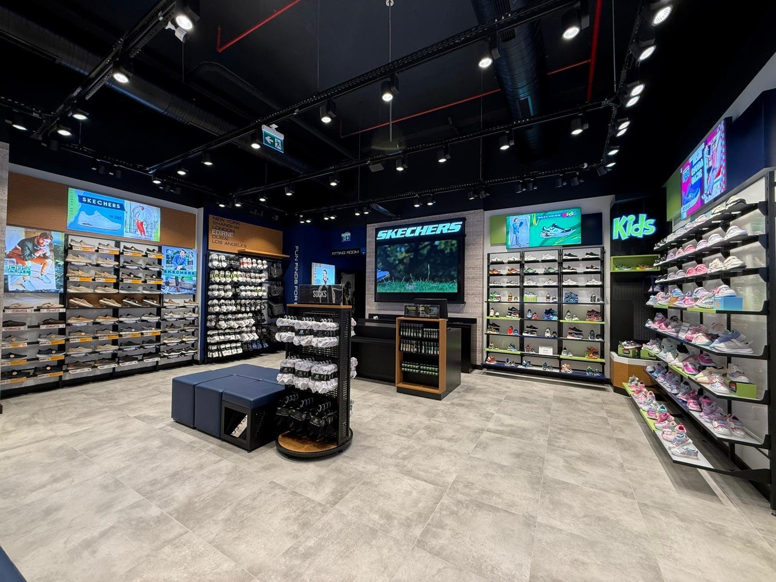 Ladenbau Skechers Edirne – Store-Übersicht