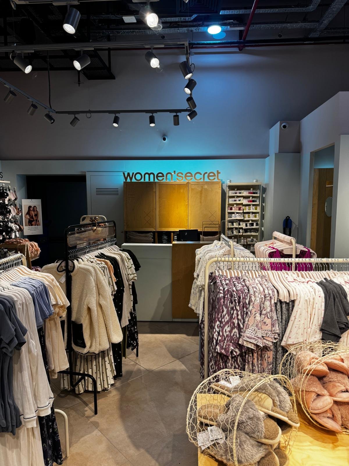 Ladenbau Womensecret Istanbul – Bekleidungsbereich