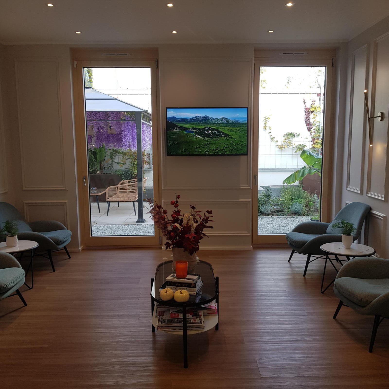 Medicare Mühlheim Innenarchitektur – Lounge mit Gartenblick