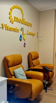 Vitamin Lounge mit senfgelbem Sessel