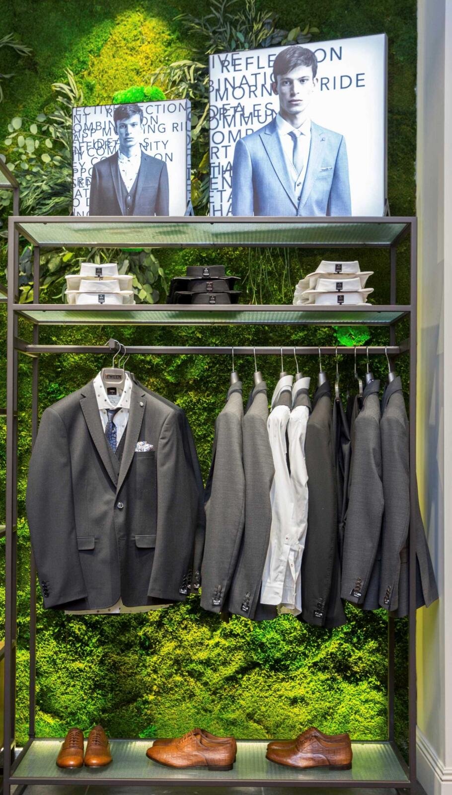 Damat Tween İstanbul – Produktpräsentation vor vertikaler Pflanzenwand