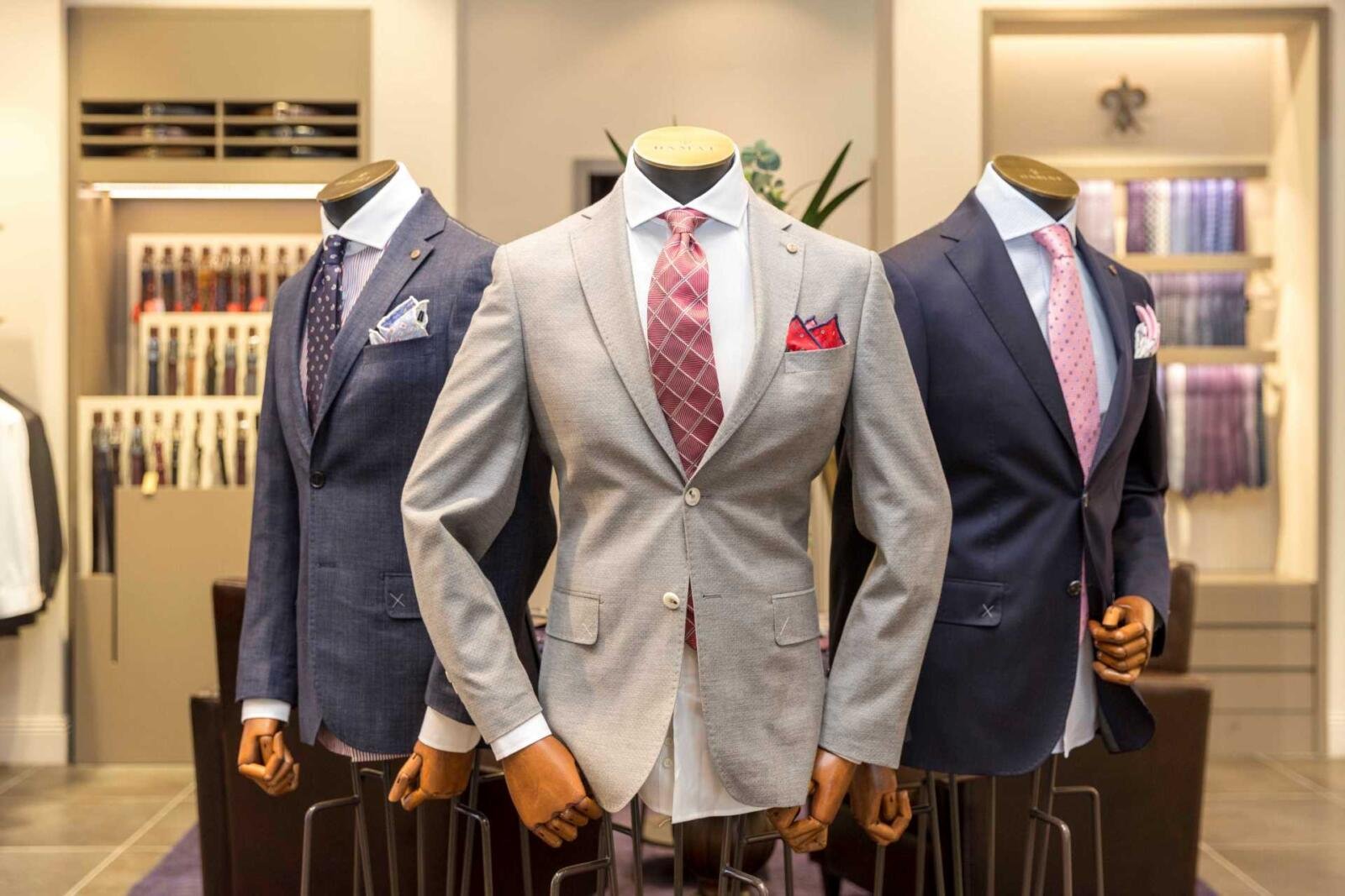 Damat Tween İstanbul – beleuchtete Anzug-Kollektion mit Krawattenaccessoires