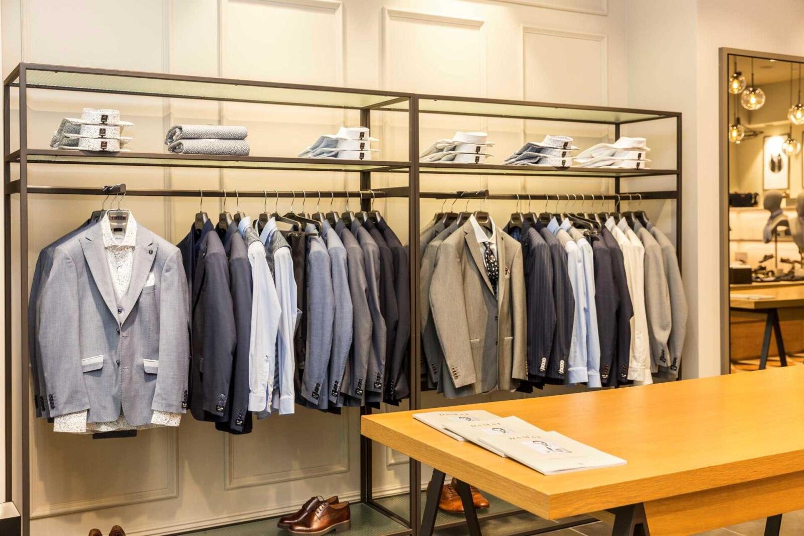 Damat Tween İstanbul – Empfangstisch mit Sitzgelegenheit im Store